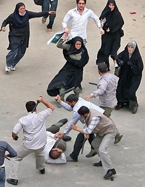 iranian-protestors-beaten-jail-died